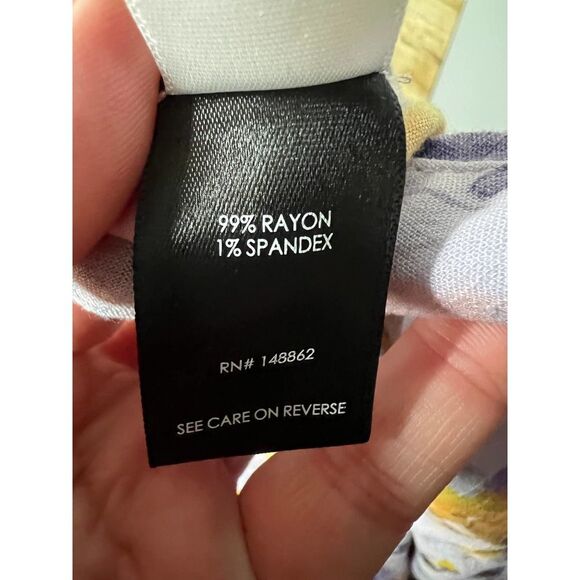 TORRID FLORAL BUTTON FRONT CASUAL BLOUSE SIZE 4 (4X) COOL COMFORTABLE  CUTE - Picture 4 of 4